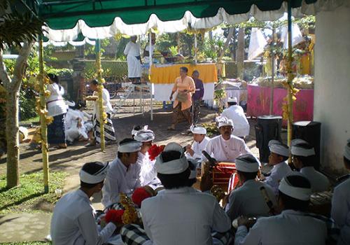 Pujawali di Padmasana BPMPD Kabupaten Bangli